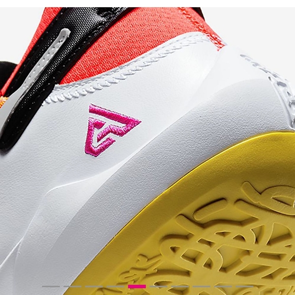 Nike Sneakers - Picture 14 of 17